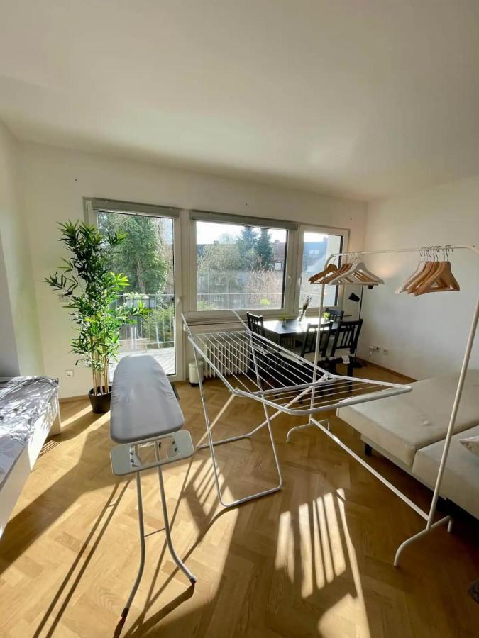 Cozy Apartment With Kitchen + Balcony New! エッセン エクステリア 写真