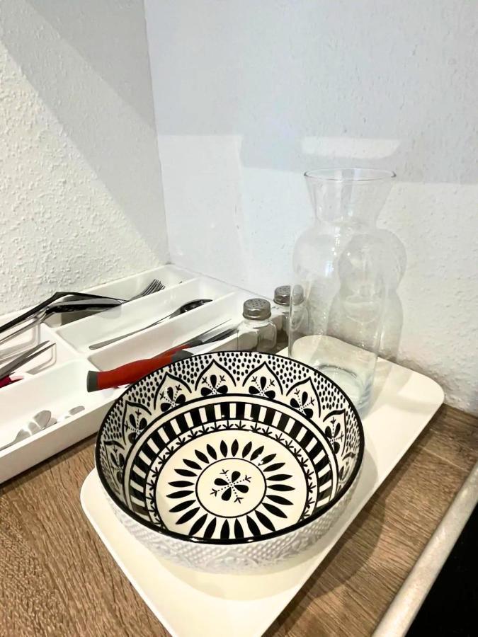 Cozy Apartment With Kitchen + Balcony New! エッセン エクステリア 写真