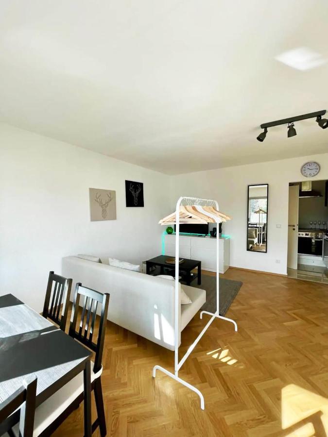 Cozy Apartment With Kitchen + Balcony New! エッセン エクステリア 写真