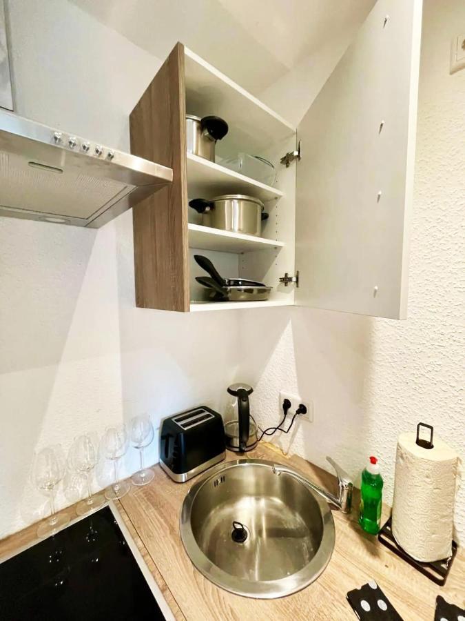 Cozy Apartment With Kitchen + Balcony New! エッセン エクステリア 写真